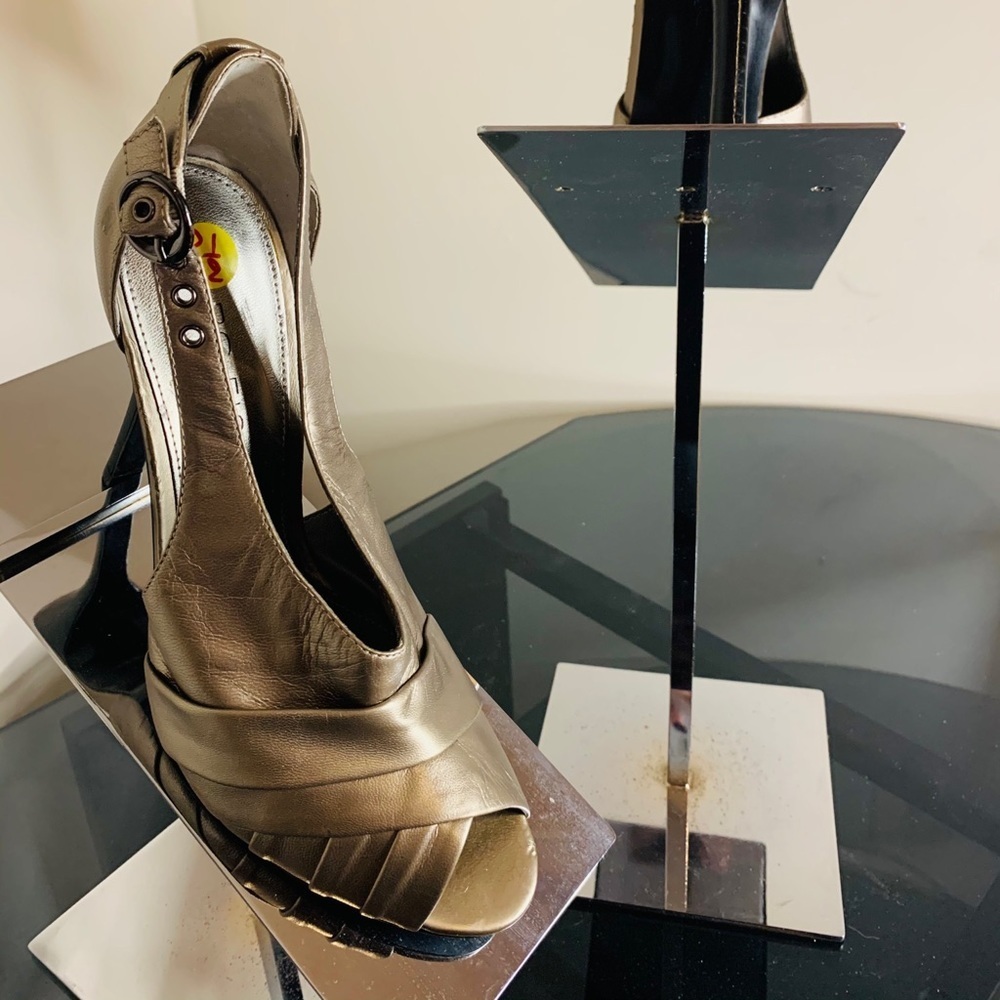 S56- 💰SALE💰💰 Marc Fisher BN Sandals in size 8.5